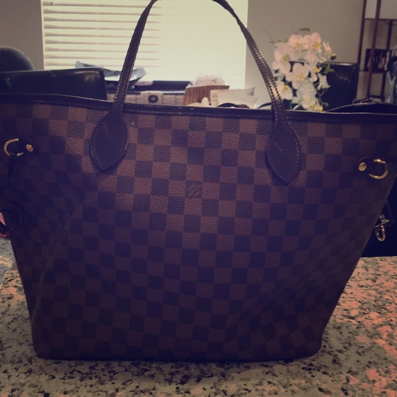 Louis Vuitton Handbags - 💯🎉 Authentic Louis Vuitton Neverfull MM!